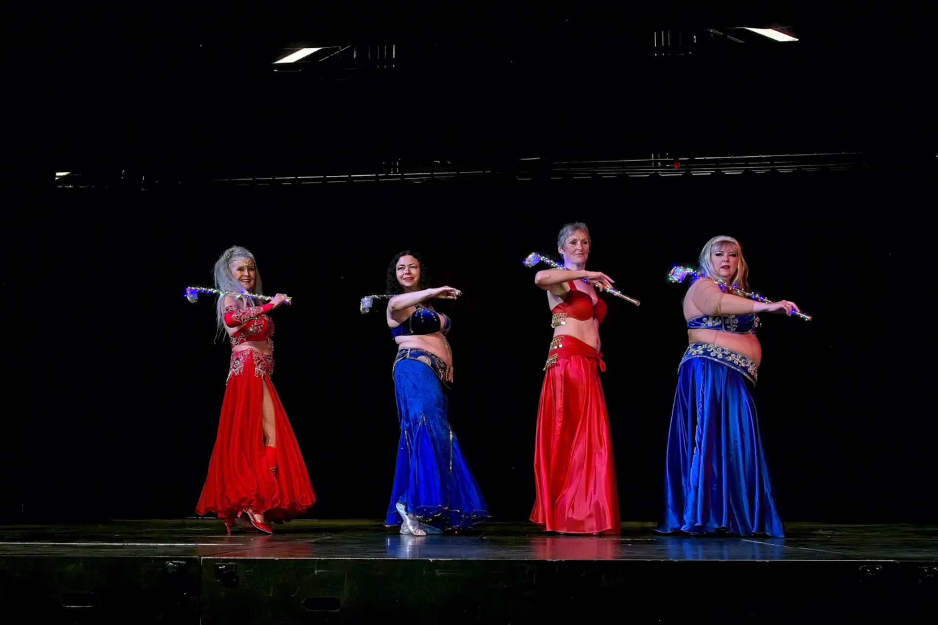 Ensemble Amira i traditionel stokkedans