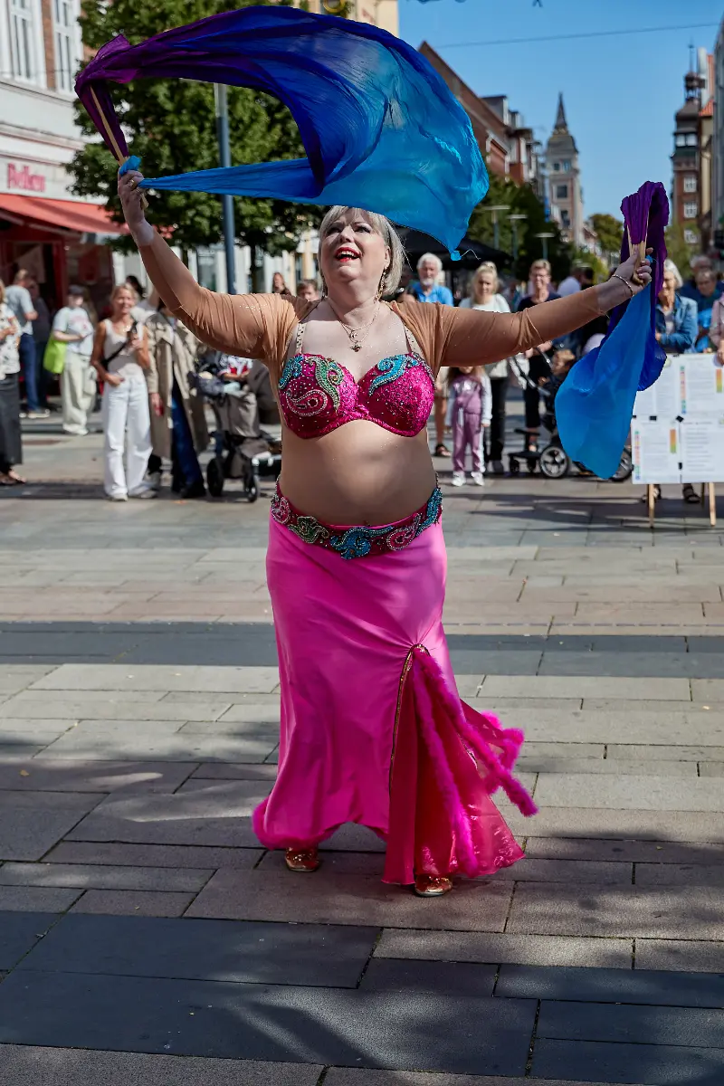 Vifteslør der danner cirkel former i vinden